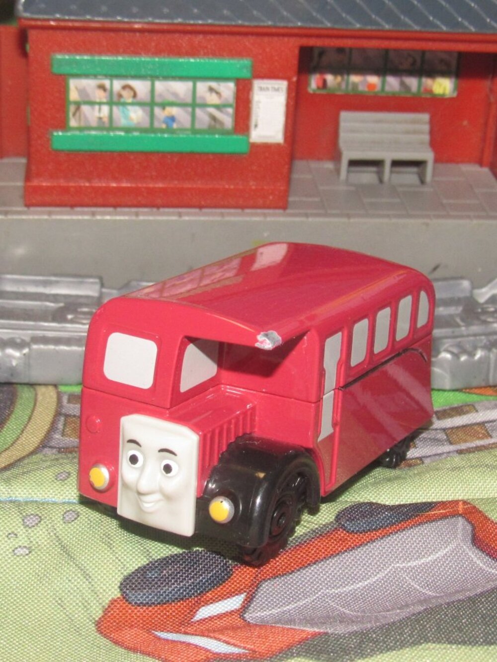 Thomas Take Along and Play Diecast Train Engine Track Bertie Bus